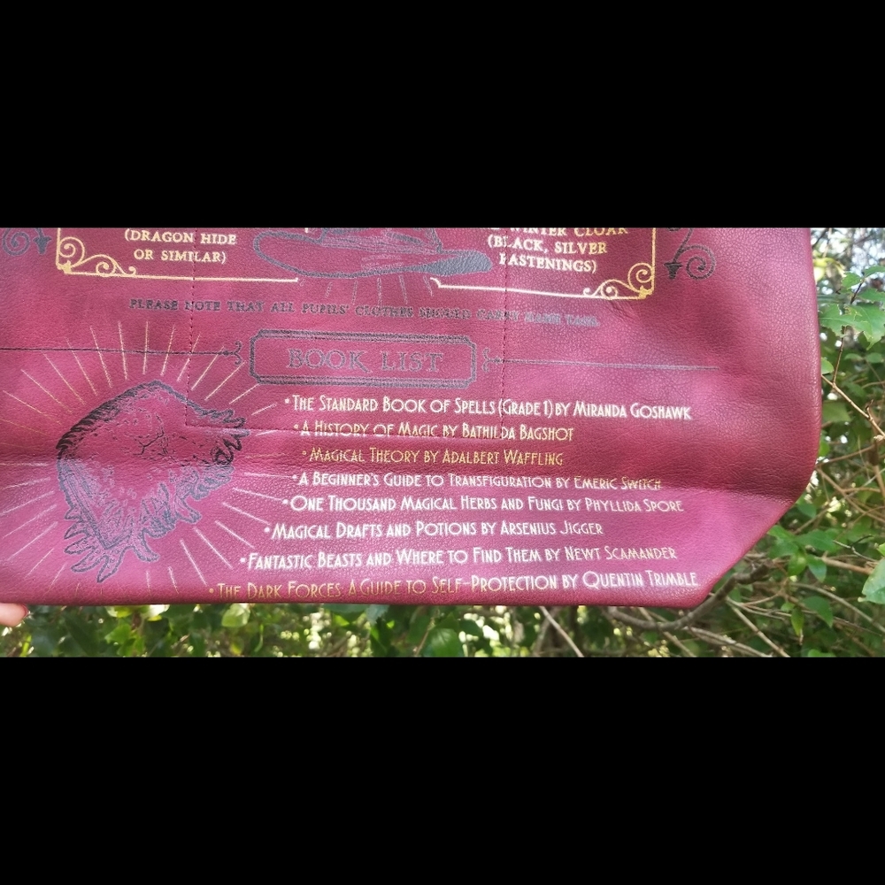 Warner Bros. Harry Potter Maroon and Gold Tote - Picture 7 of 12